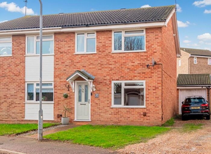 3 Bedroom Semi Detached House For Sale In Old Mead, Southend-On-Sea, SS2