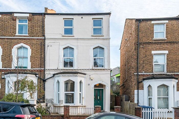 3 Bedroom Flat For Sale In York Road, London, W3