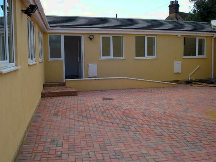 3 Bedroom Bungalow To Rent In Walnut Tree Avenue, Dartford, DA1
