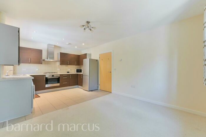 2 Bedroom Flat To Rent In Hook Road, Surbiton, KT6