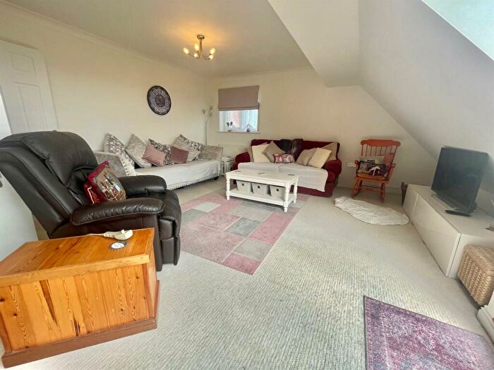 4 Bedroom Detached House For Sale In Goldcroft Avenue, Weymouth, DT4
