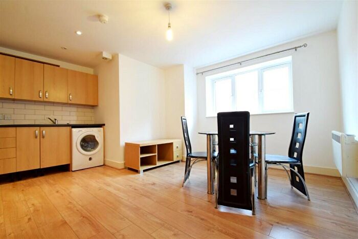 2 Bedroom Flat To Rent In Howardsgate, Welwyn Garden City, Hertfordshire, AL8