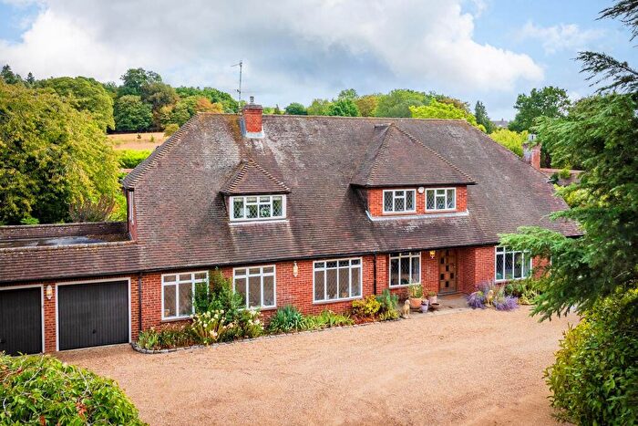 5 Bedroom Detached House For Sale In Cranleigh Road, Wonersh, GU5