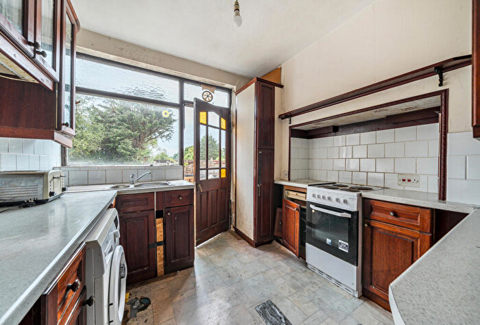 4 Bedroom Semi-Detached House For Sale In Valley Drive, London, NW9