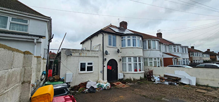 7 Bedroom End Of Terrace House For Sale In Hampshire Avenue, Slough, Berkshire, SL1