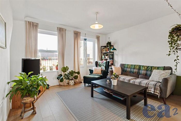 2 Bedroom Flat For Sale In Milk Yard, Wapping, E1W