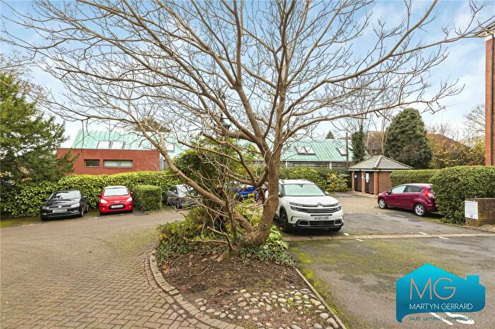 1 Bedroom Apartment For Sale In Cavendish House, Woodside Grange Road, N12