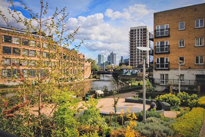 2 Bedroom Flat For Sale In Johnson Lock Court, Candle Street, Stepney, London, E1