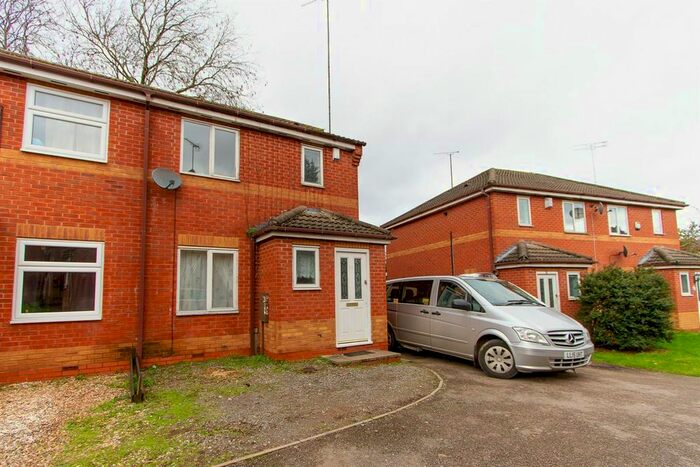 3 Bedroom Semi-Detached House To Rent In St. Nicholas Close, Coventry, CV1