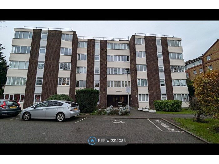 2 Bedroom Flat To Rent In Craigside, Kingston Upon Thames, KT2