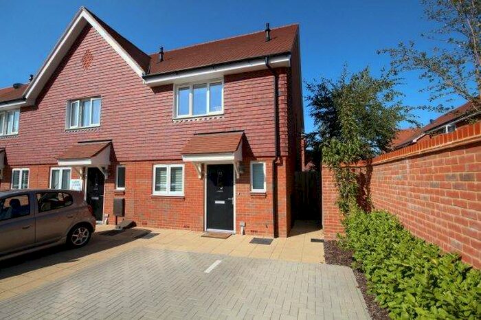 2 Bedroom House To Rent In Clay Vale, Kilnwood Vale, RH12