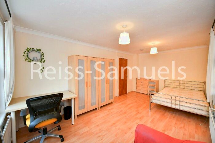 5 Bedroom Town House To Rent In Lockesfield Place, London, E14