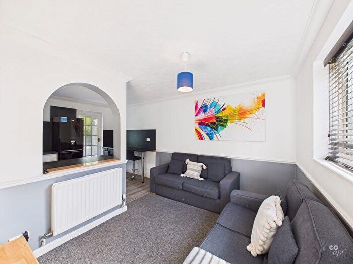 4 Bedroom Semi-Detached House To Rent In Southall Avenue, Brighton, BN2