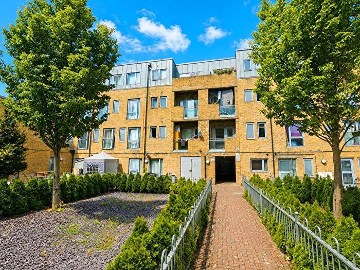 Detached House For Sale In Gascoigne Close, London, N17