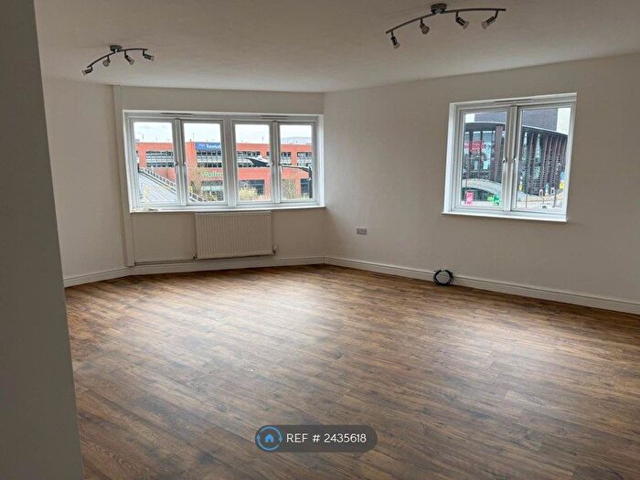 2 Bedroom Flat To Rent In Ideal House, Aylesbury, HP20
