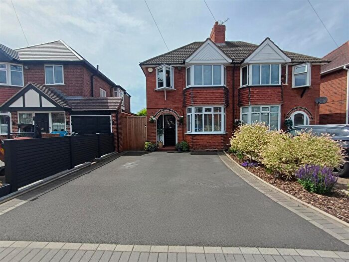 3 Bedroom Semi Detached House For Sale In Newfield Crescent, Halesowen, B63