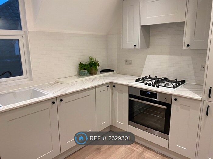 1 Bedroom Flat To Rent In Geneva Road, Kingston Upon Thames, KT1