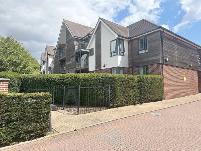 1 Bedroom Property For Sale In Mandeville Court, Darkes Lane, Potters Bar, EN6