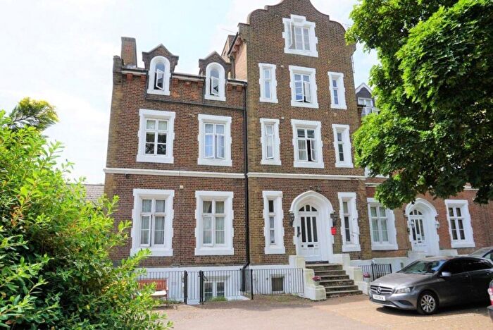 2 Bedroom Flat To Rent In Upton Park, SL1