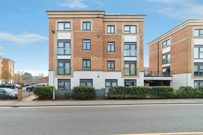 2 Bedroom Apartment For Sale In Mead Lane, Hertford, SG13