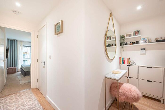 1 Bedroom Flat For Sale In Caversham Road, Colindale, London, NW9