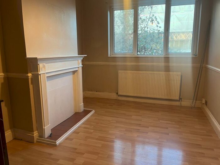 2 Bedroom Flat To Rent In Fairlawn Park, London, SE26