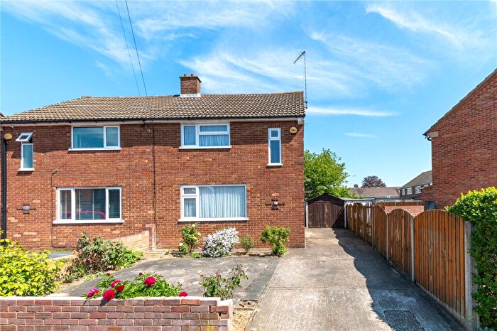 3 Bedroom Semi-Detached House For Sale In Overfield Road, Luton, Bedfordshire, LU2