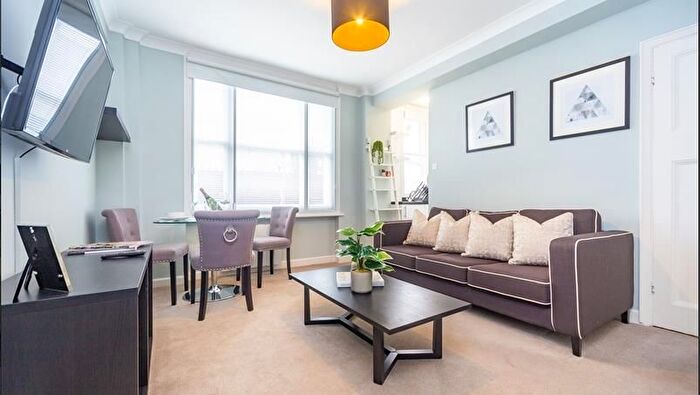1 Bedroom Flat To Rent In Hill Street, Mayfair, London, W1J