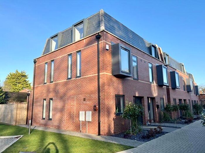 4 Bedroom Semi-Detached House For Sale In The Curve, Welholme Avenue, Grimsby, DN32
