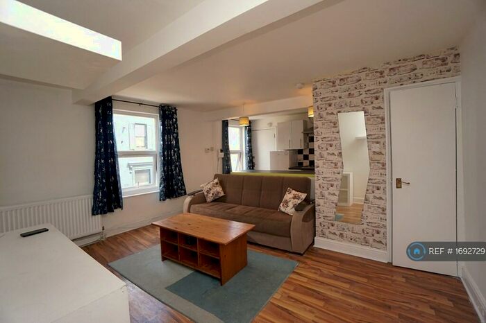 2 Bedroom Flat To Rent In Essex Road, London, N1