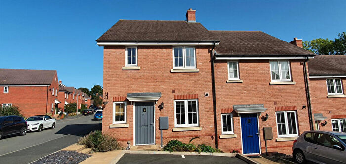 3 Bedroom End Of Terrace House For Sale In Manders Croft, Southam, CV47