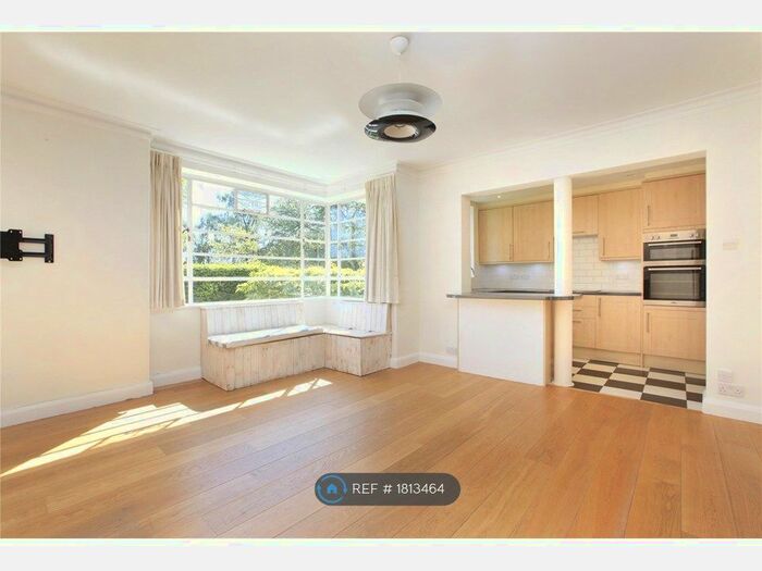 3 Bedroom Flat To Rent In Hightrees House, London, SW12