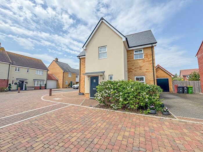 4 Bedroom Detached House For Sale In Alfred Gardens, Rochford, SS4