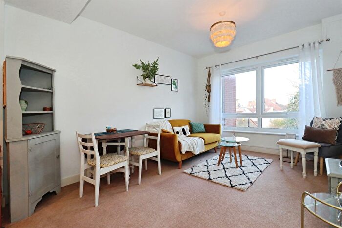 2 Bedroom Flat For Sale In Nags Head Hill, Bristol, BS5