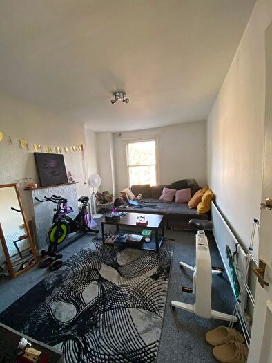 3 Bedroom Maisonette To Rent In Horle Walk, London, SE5