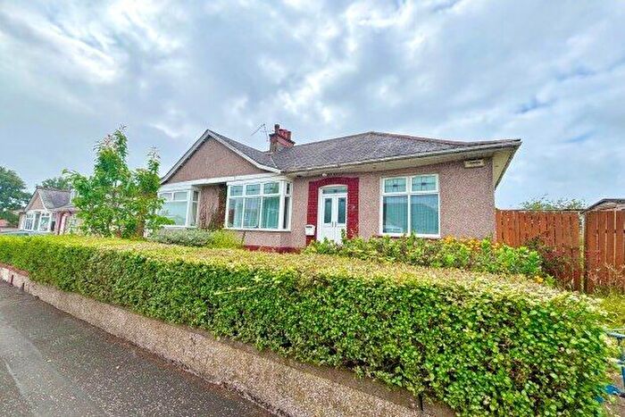 3 Bedroom Bungalow To Rent In Merryvale Avenue, Glasgow, G46