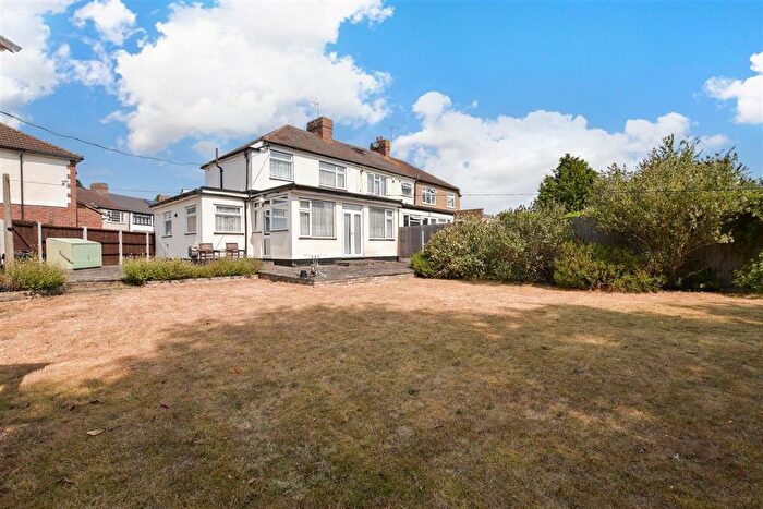 3 Bedroom End Terrace House For Sale In Saunton Road, Hornchurch, Essex, RM12