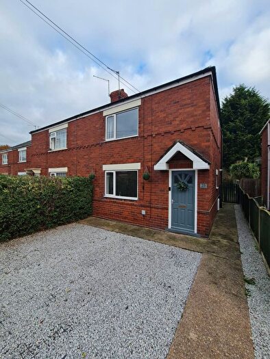 3 Bedroom Semi-Detached House For Sale In Mayfield Avenue, Stainforth, Doncaster, DN7