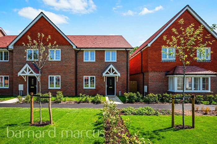 3 Bedroom End Of Terrace House For Sale In Burstow Grove, Horley, RH6