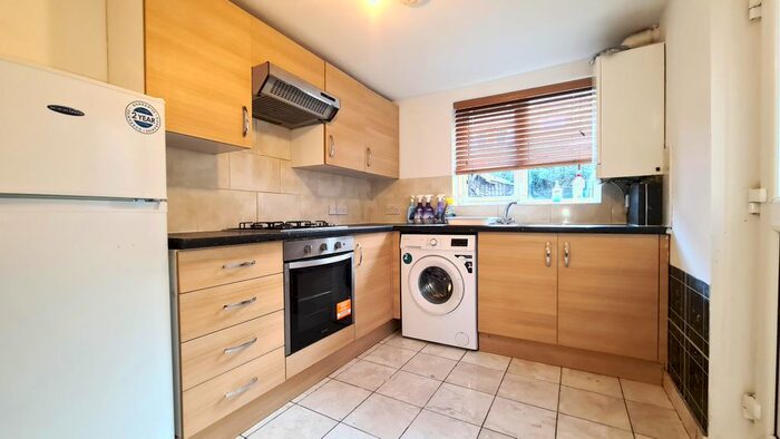 3 Bedroom Flat To Rent In Scales Road, London, N17