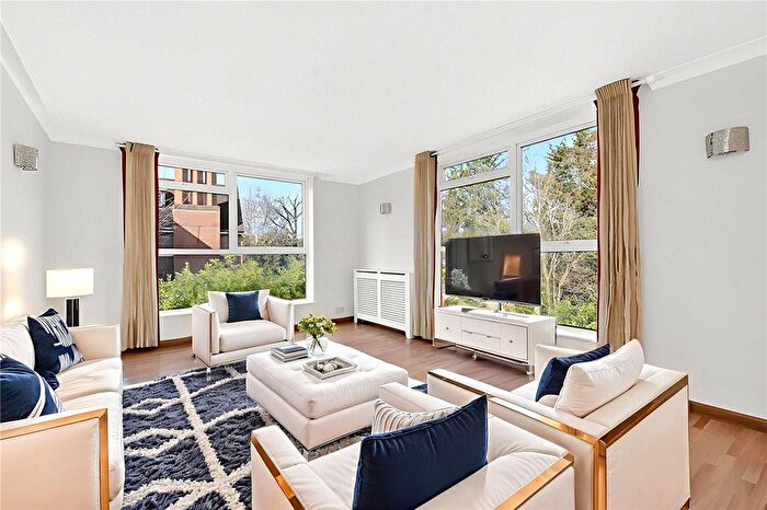 2 Bedroom Flat To Rent In Ellesmere Road, Weybridge, Surrey, KT13