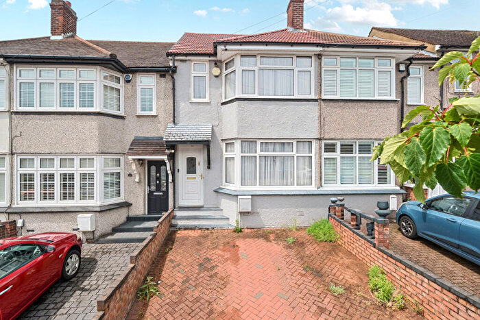2 Bedroom Terraced House For Sale In Somerset Avenue, Welling, DA16