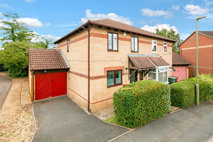 3 Bedroom Semi-Detached House For Sale In Holm Way, Bicester, Oxfordshire, OX26