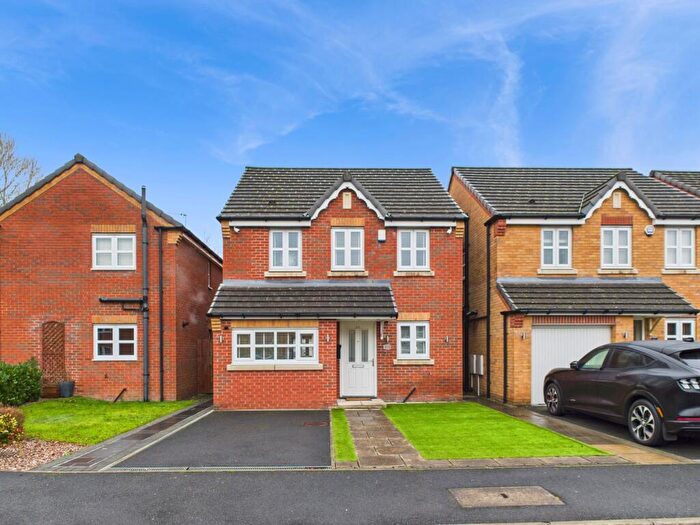 3 Bedroom Detached House For Sale In Thorncroft Avenue, Tyldesley, M29