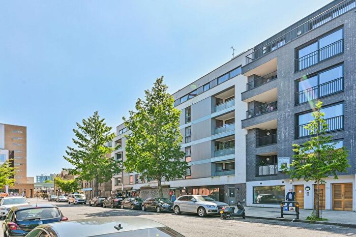 3 Bedroom Flat To Rent In Downham Road, De Beauvoir Town, London, N1