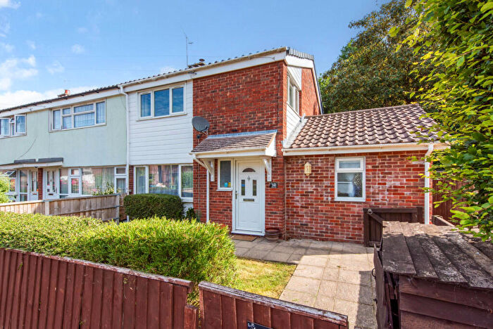 3 Bedroom End Of Terrace House For Sale In Barnes Close, Sarisbury Green, Southampton, SO31
