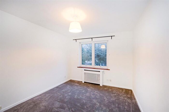 1 Bedroom Flat To Rent In Woodford Road, London, E18