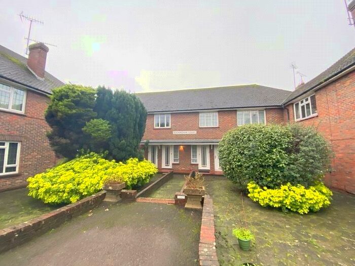 3 Bedroom Apartment To Rent In Warren Road, Worthing, West Sussex, BN14