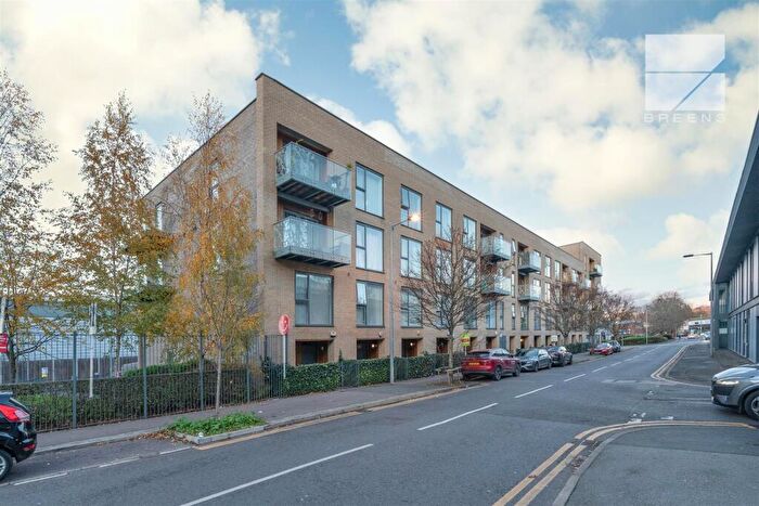 2 Bedroom Flat For Sale In Hickman Avenue, London, E4