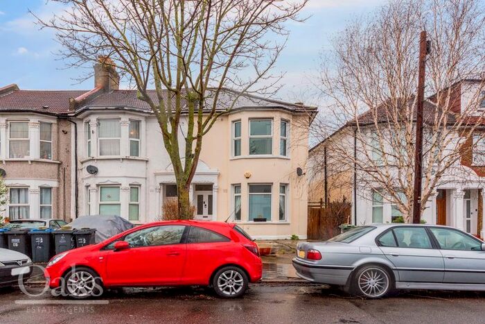 2 Bedroom Flat To Rent In Bensham Manor Road, Thornton Heath CR7